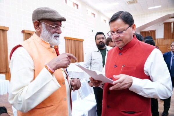 मुख्य सेवक सदन में मुख्यमंत्री धामी से लोगों ने की मुलाकात, सुनी समस्याएं 