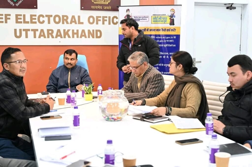 देहरादून के फील्ड अफसरों के साथ अपर मुख्य निर्वाचन अधिकारी ने की बैठक
