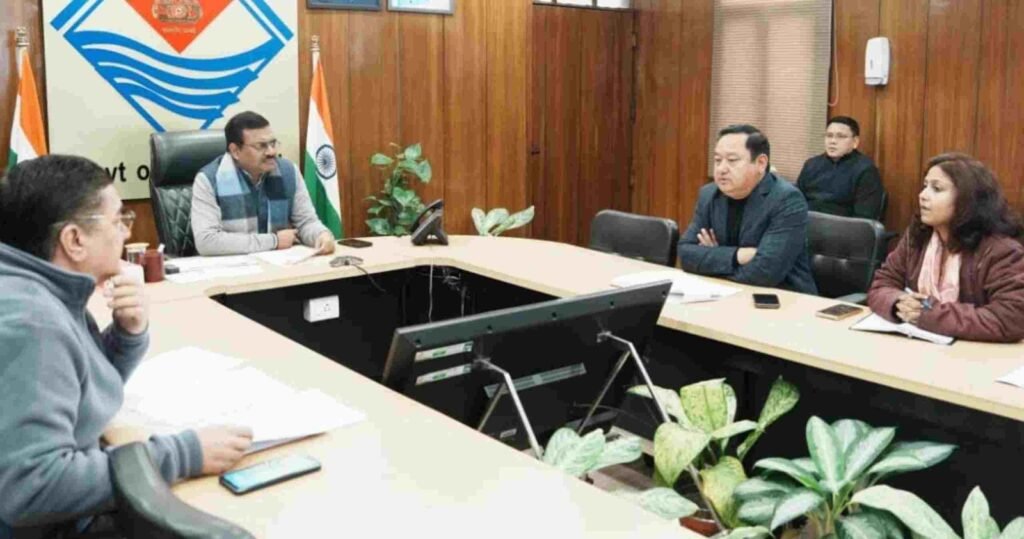 ‘सारे कार्य समय पर पूरा करें’, मुख्य सचिव आनन्द बर्द्धन ने अधिकारियों को दिए कड़े निर्देश, कहा- लापरवाही बर्दाश्त नहीं की जाएगी