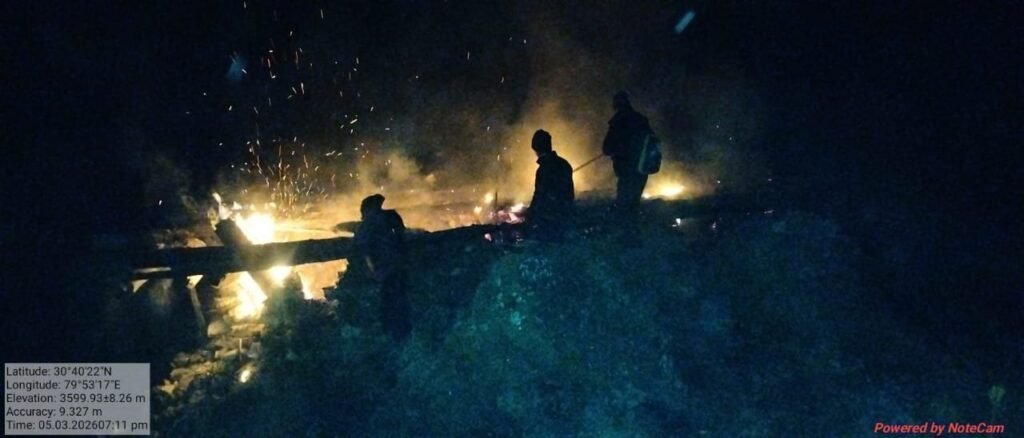 पहाड़ों में बढ़ती गर्मी के साथ जल रहे हैं जंगल