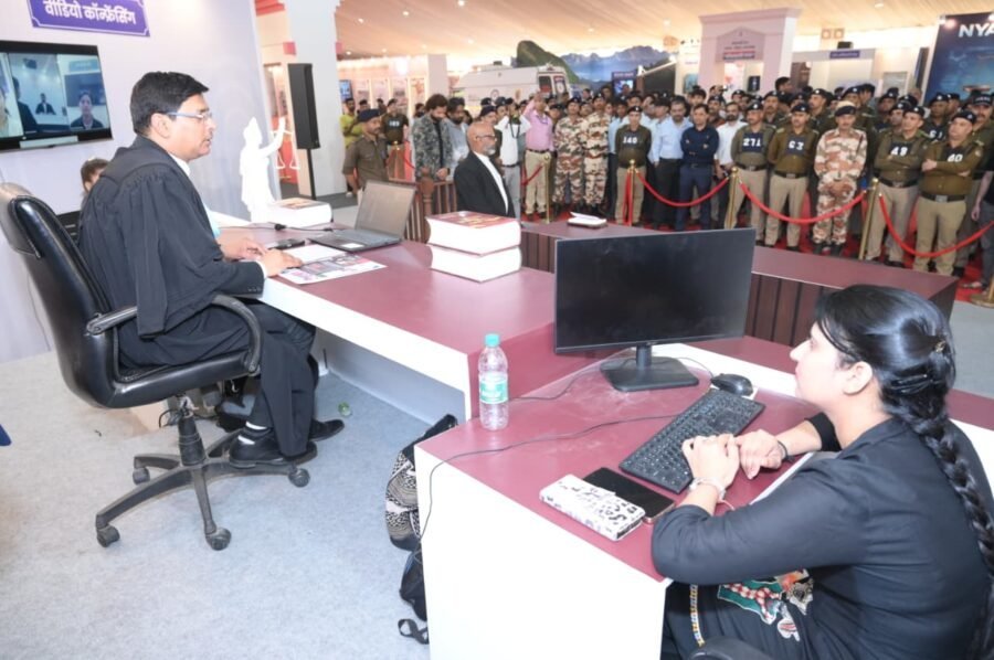 “न्याय संहिता” प्रदर्शनी के चौथे दिन उमड़ा भारी जन सैलाब, अब तक 8000 से अधिक आगंतुकों ने लिया लाभ, सुरक्षा बलों, प्रशिक्षुओं और विद्यार्थियों की भी सक्रिय भागीदारी