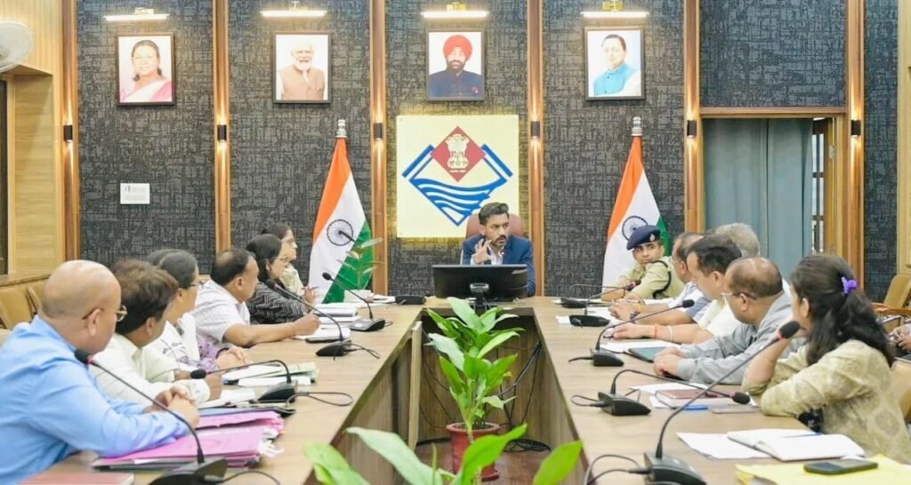 सड़क सुरक्षा पर डीएम डॉ. आशीष चौहान का सख्त एक्शन, ब्लैक स्पॉट होंगे सुरक्षित, हर माह होगी प्रगति समीक्षा
